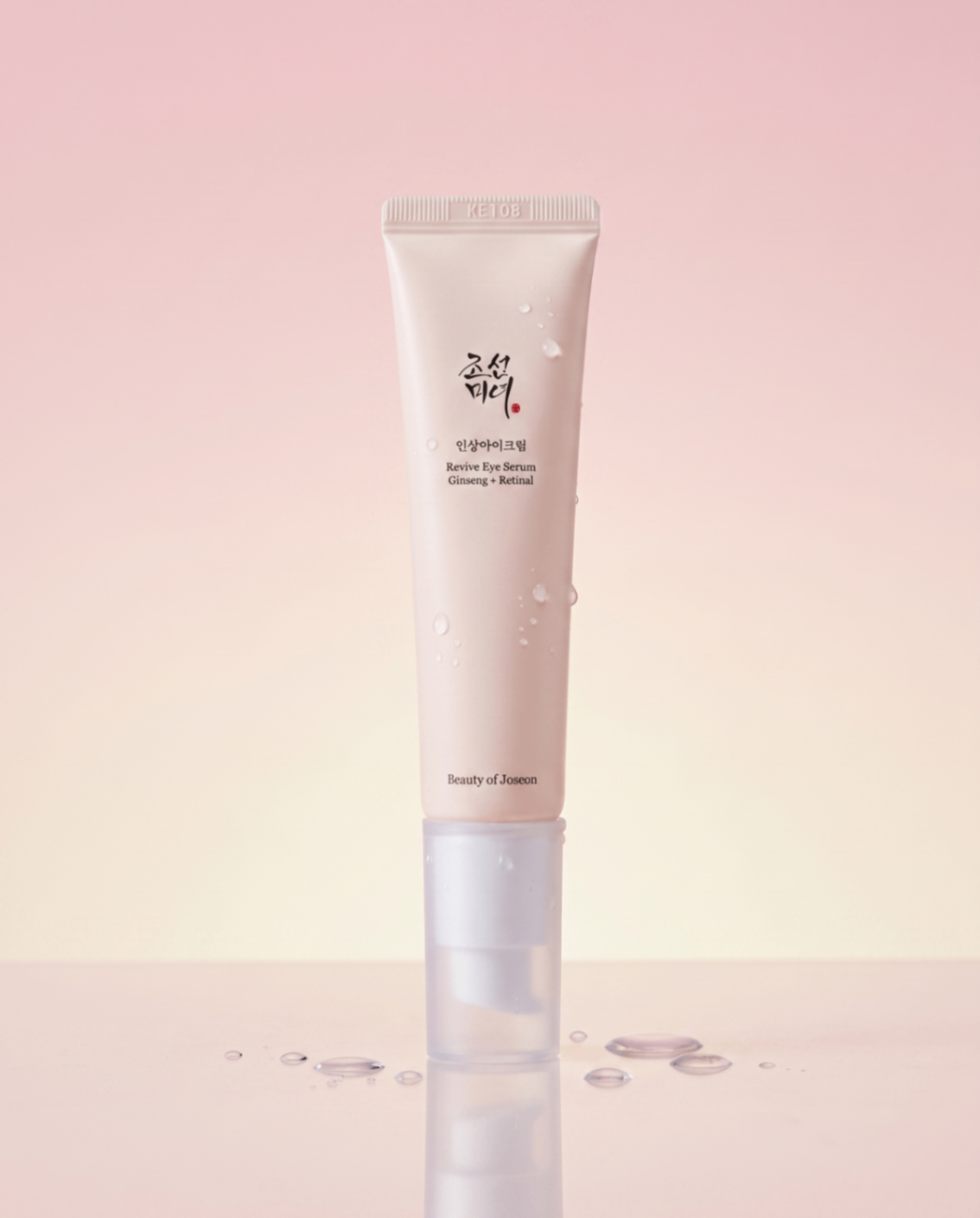 Beauty of Joseon Revive Eye Serum Ginseng + Retinal sur fond pastel.