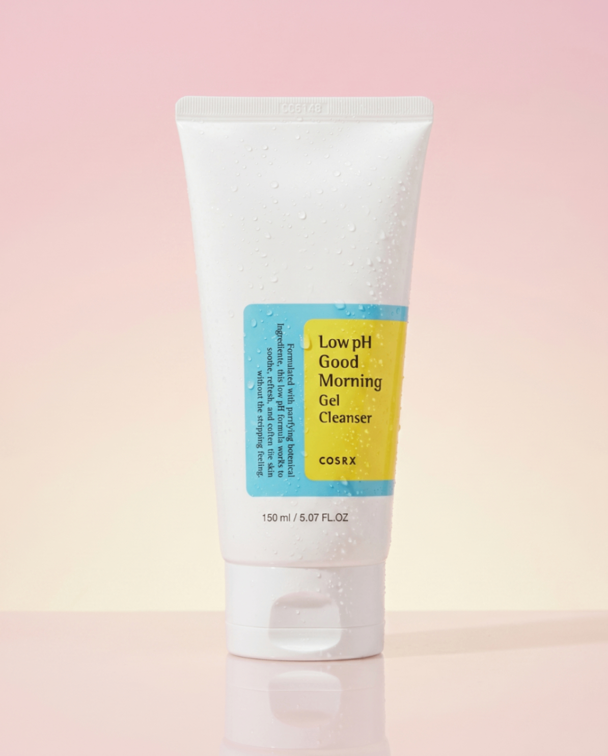 COSRX Low pH Good Morning Gel Cleanser sur fond pastel.